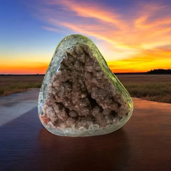 Rare AAAA-Quality Magenta Amethyst Uruguay Stunning Rare Color Crystal Cut Base - Picture 1 of 12